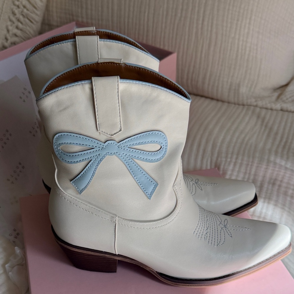 Marfa Cream and Blue Ankle Boots with Bow Detail - Picture 8 of 13